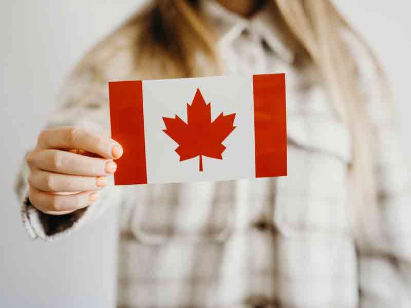 Điều kiện người bảo lãnh cha mẹ định cư Canada 2024