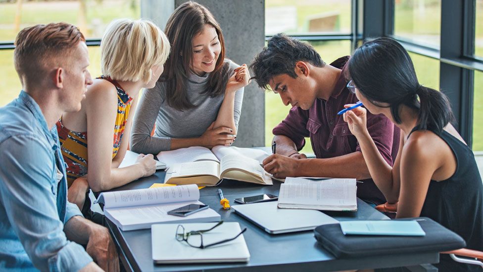 Bạn mất khoảng thời gian chờ cấp visa du học Canada bao lâu?