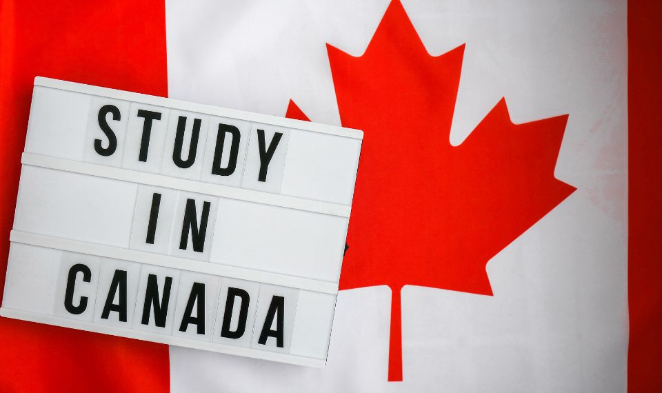 Một số lưu ý quan trọng khi xin Visa du học Canada