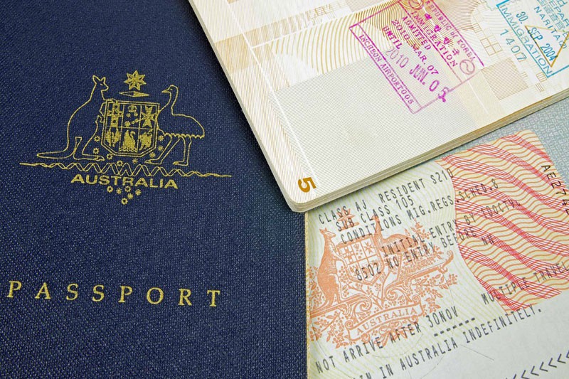 Đương đơn cần tìm hiểu kỹ về các khoản chi phí khi xin visa 400 của Úc